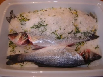 Rezept: WOLFSBARSCH UNTER SALZKRUSTE Bild Nr. 5 WOLFSBARSCH UNTER SALZKRUSTE - Rezept - Bild Nr. 5