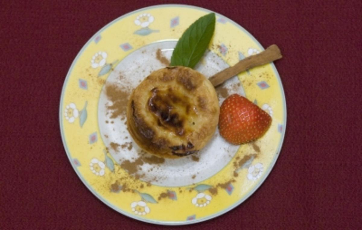 Bilder für Pastéis de Nata - Portugiesische Blätterteigtörtchen mit Vanillecremefüllung (Wolfgang Bahro) - Rezept