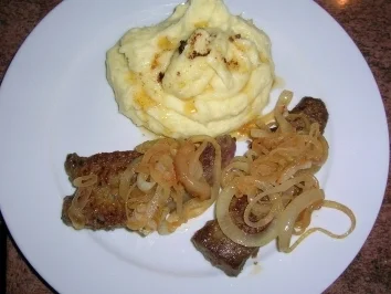 Rezept: Leber mit Kartoffelpü - auf Wunsch eines einzelnen Herrn - Bild Nr. 2 Leber mit Kartoffelpü - auf Wunsch eines einzelnen Herrn - - Rezept - Bild Nr. 2
