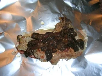 Gefangene Kalbskoteletts mit getrockneten Steinpilzen und Kartoffel-Trüffel (Teigtaschen mit Kartoffeln und Trüffeln) - Rezept - Bild Nr. 6