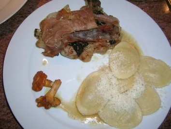 Gefangene Kalbskoteletts mit getrockneten Steinpilzen und Kartoffel-Trüffel (Teigtaschen mit Kartoffeln und Trüffeln) - Rezept