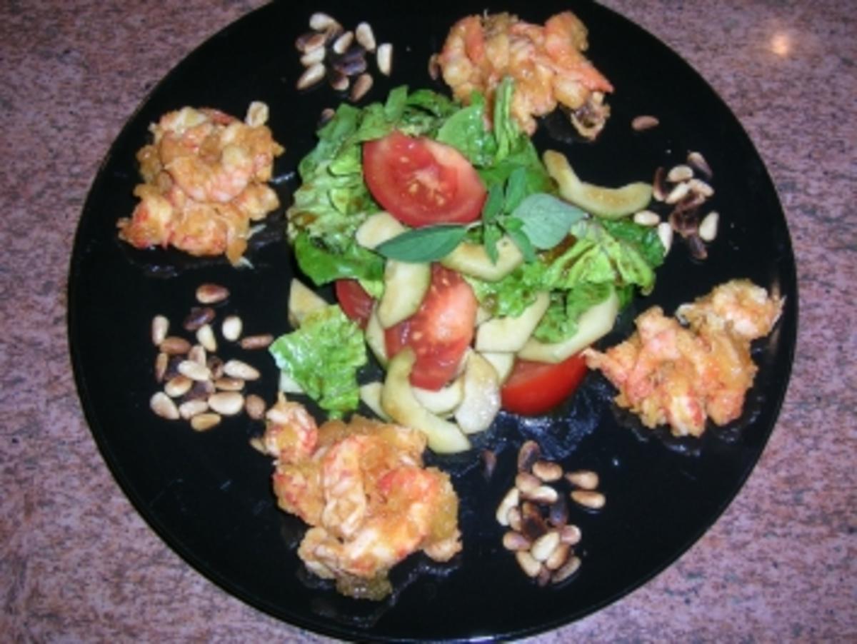 Kleiner Salat mit Krebsfleisch und Scampis in gelbem Tomaten-Chutney - Rezept