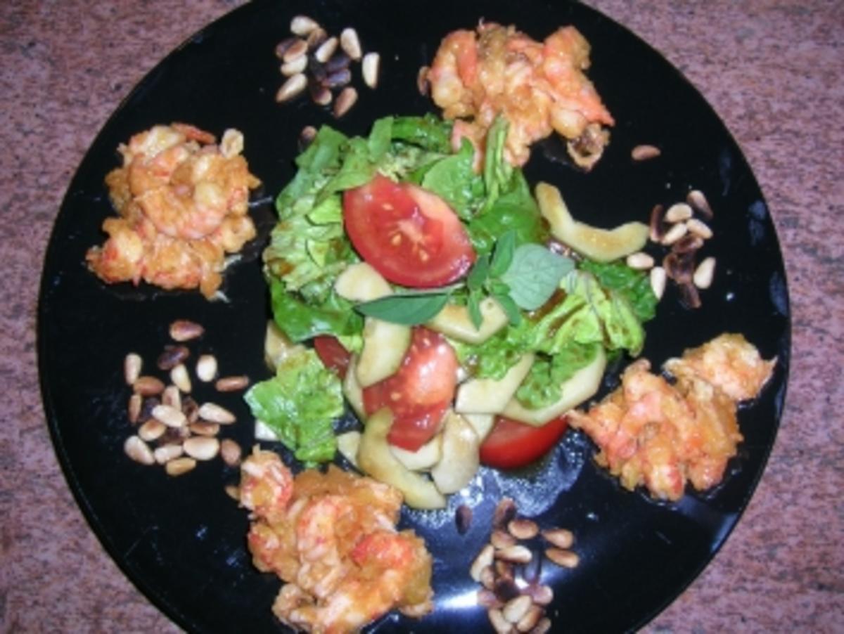 Kleiner Salat mit Krebsfleisch und Scampis in gelbem Tomaten-Chutney - Rezept - Bild Nr. 2