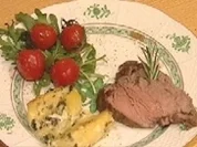 Frühlingskräuter-Kartoffel an Rinderfilet und Gemüse - Rezept