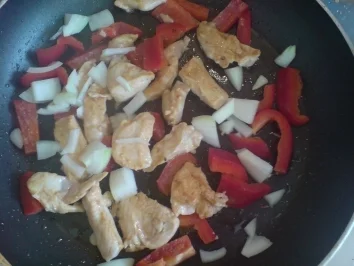 Hühnchen in fruchtiger Erdnuss-Curry-Soße - Rezept - Bild Nr. 2