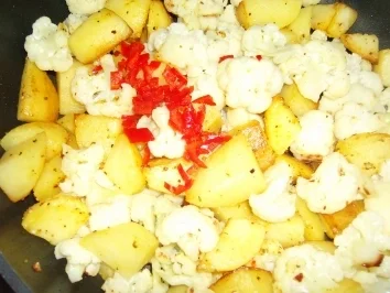 Rezept: Peschauri Gobi, aus Indien: Kartoffeln mit Blumenkohl Bild Nr. 3 Peschauri Gobi, aus Indien: Kartoffeln mit Blumenkohl - Rezept - Bild Nr. 3