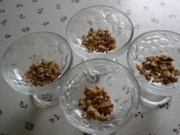 Rezept: Walnusskaramel mit gemischten Beeren Bild Nr. 2 Walnusskaramel mit gemischten Beeren - Rezept - Bild Nr. 2