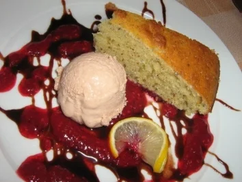 Haselnusskuchen mit Pflaumeneis - Rezept - Bild Nr. 2