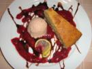 Haselnusskuchen mit Pflaumeneis - Rezept