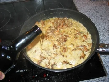 Pfifferlinge in Rahm, Sherry, Kräutersauce - Rezept - Bild Nr. 3