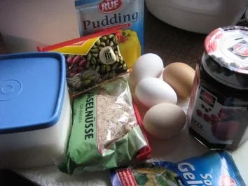 Rote-Grütze Biskuitrolle - Rezept - Bild Nr. 2