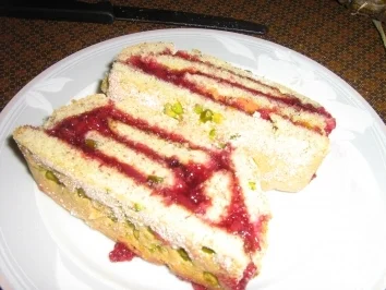 Rote-Grütze Biskuitrolle - Rezept - Bild Nr. 10