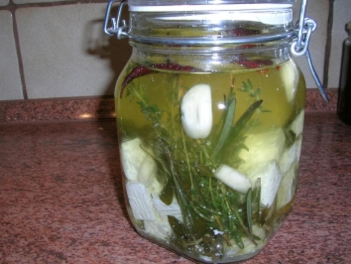 Schafskäse eingelegt mit Kräutern, Knoblauch und Olivenöl (Fotos) - Rezept - Bild Nr. 2