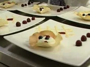 Knusperkörbchen mit weißer Schokoladensahne-Ricottacreme - Rezept