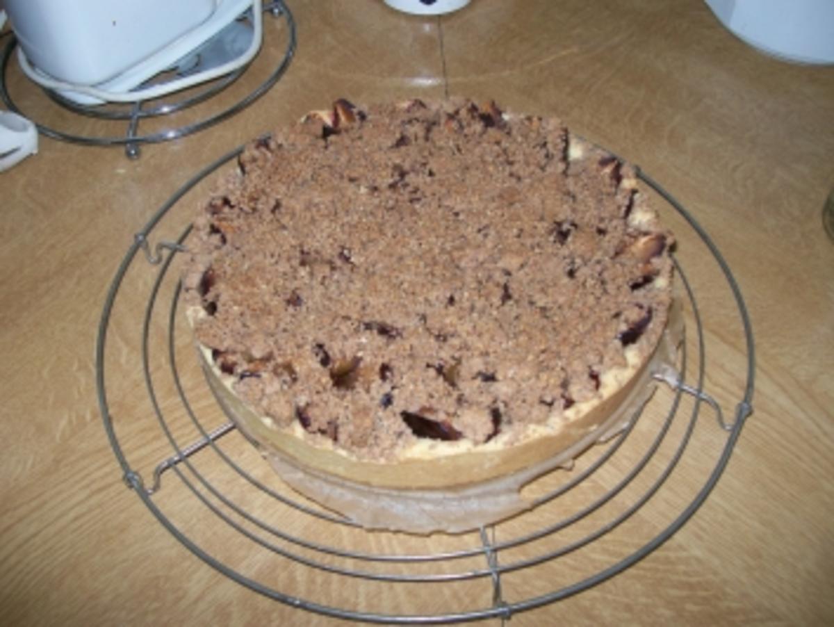 Pflaumenkuchen mit Haselnuss-Zimt-Streusel - Rezept - Bild Nr. 3