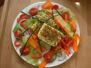 Hirtensalat mit gegrilltem Schafskäse - Rezept