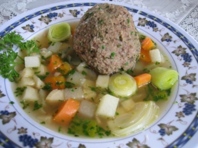 Leberknödel im Gemüsebett - Rezept mit Bild - kochbar.de