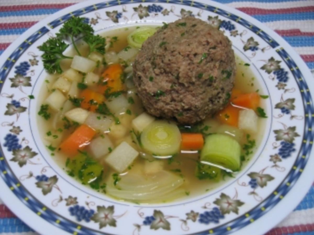 Leberknödel im Gemüsebett - Rezept mit Bild - kochbar.de