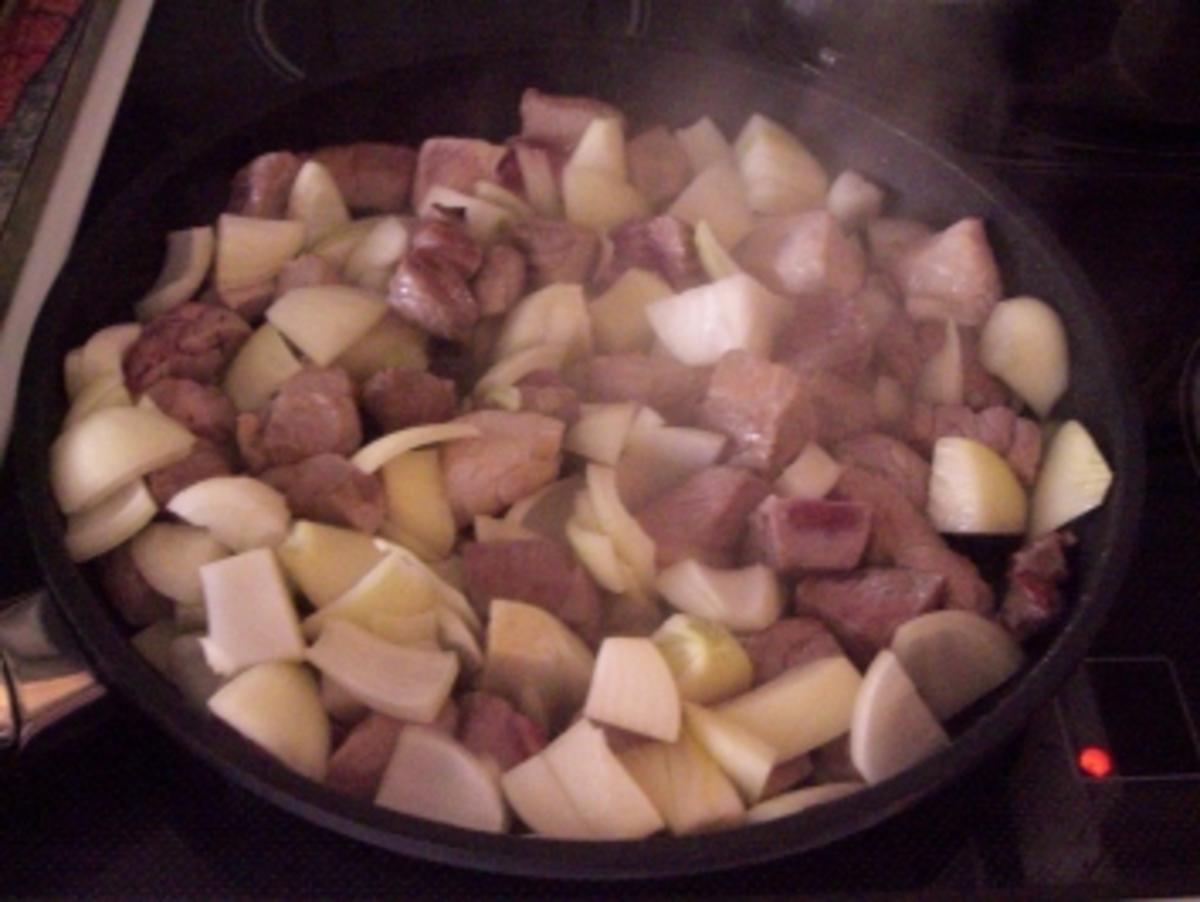 Zwiebelfleisch mit Kräutern und Oliven - Rezept - Bild Nr. 5