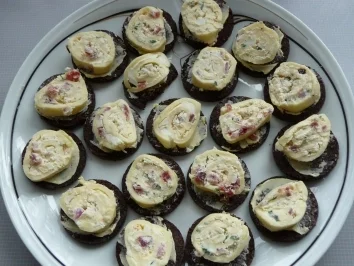 Rezept: Goudaröllchen auf Brottalern Goudaröllchen auf Brottalern - Rezept