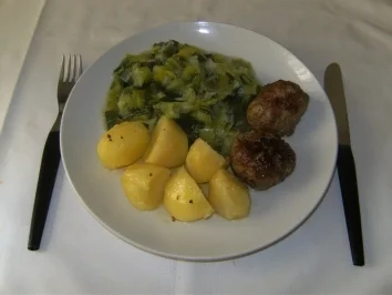 Rezept: HAUPTGERICHT - Hackklöpschen, Porreegemüse und Salzkartoffeln HAUPTGERICHT - Hackklöpschen, Porreegemüse und Salzkartoffeln - Rezept