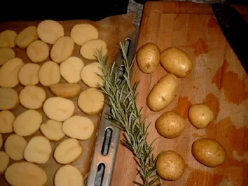 Rezept: gegrillte Rosmarin Kartoffeln gegrillte Rosmarin Kartoffeln - Rezept