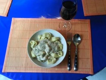 Rezept: Nudeln: Tortellinis mit Spinat und Ricottta in Pfifferlingsoße Nudeln: Tortellinis mit Spinat und Ricottta in Pfifferlingsoße - Rezept