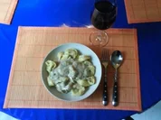 Nudeln: Tortellinis mit Spinat und Ricottta in Pfifferlingsoße - Rezept