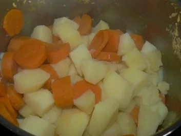 Kartoffel-Möhrenpüree mit marinierten Putenschwenker und gerösteten Zwiebelringen - Rezept - Bild Nr. 2