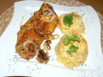 Kartoffel-Möhrenpüree mit marinierten Putenschwenker und gerösteten Zwiebelringen - Rezept - Bild Nr. 7