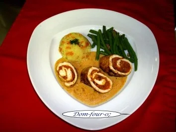 Gefüllte-Hähnchen Brustroulade  an Zwiebelweißweinsoße - Rezept - Bild Nr. 2