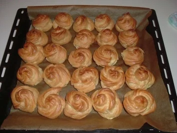 Rezept: TORTE: WINDBEUTEL MIT KAFFEE-CREME Bild Nr. 4 TORTE: WINDBEUTEL MIT KAFFEE-CREME - Rezept - Bild Nr. 4