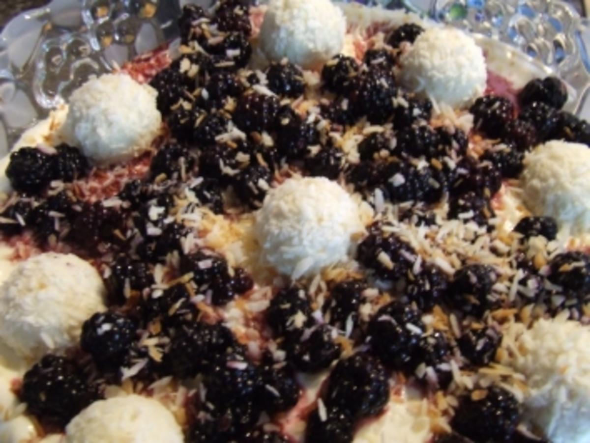 Bilder für Brombeer-Raffaelo-Speise Rezept