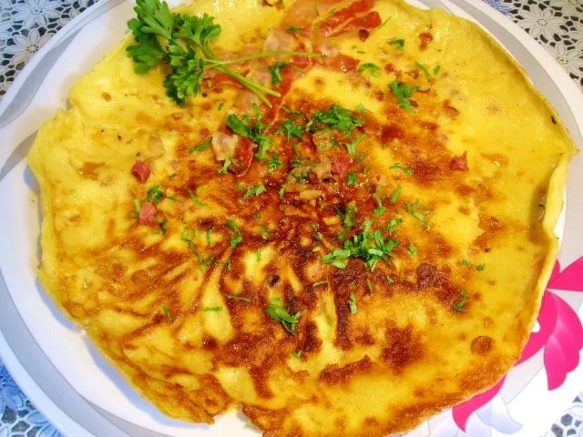 Rezept: Eier-Pfannkuchen mit Schinkenspeck Eier-Pfannkuchen mit Schinkenspeck - Rezept