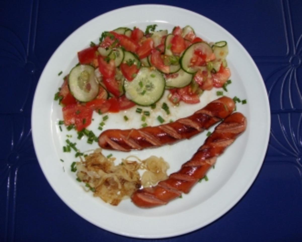 Gebratene Würstchen mit Tomaten-Gurkensalat - Rezept - Bild Nr. 6