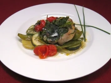 Rezept: Saftiges Fischfilet mit Kräutern, Saisongemüse, Kartoffeln und einer hellen Schaumsoße Saftiges Fischfilet mit Kräutern, Saisongemüse, Kartoffeln und einer hellen Schaumsoße - Rezept