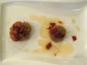 Rezept: Thüringer Klößchen mit Gänseleberpast., gebr. Würfel von Schwarz-klauenschinken Thüringer Klößchen mit Gänseleberpast., gebr. Würfel von Schwarz-klauenschinken - Rezept