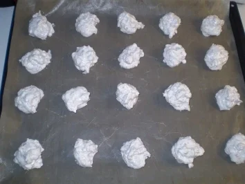 Rezept: Knusprige Nuss-Makronen Bild Nr. 4 Knusprige Nuss-Makronen - Rezept - Bild Nr. 4