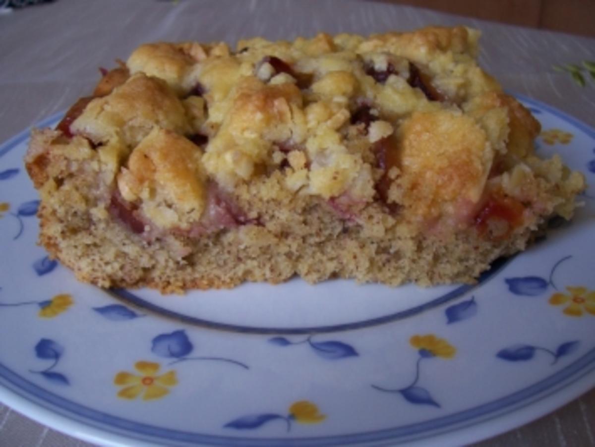 Plaumenkuchen vom Blech mit Streuseln - Rezept von Backbiene