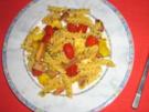 Gebratene Nudeln mit Käse, Ananas und Steak - Rezept