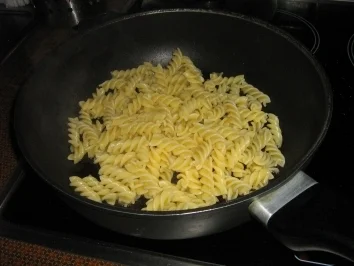 Gebratene Nudeln mit Käse, Ananas und Steak - Rezept - Bild Nr. 4