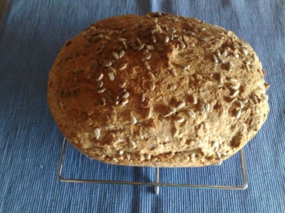 Mehrkornbrot mit Weizenmehl und Mehrkornmehl - Rezept mit Bild - kochbar.de