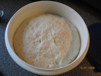 Mega Hefeteig z.B. für Pizza oder gefüllte Taschen - Rezept