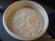 Mega Hefeteig z.B. für Pizza oder gefüllte Taschen - Rezept