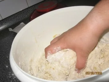 Mega Hefeteig z.B. für Pizza oder gefüllte Taschen - Rezept - Bild Nr. 7