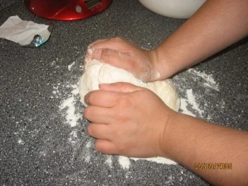 Mega Hefeteig z.B. für Pizza oder gefüllte Taschen - Rezept - Bild Nr. 10