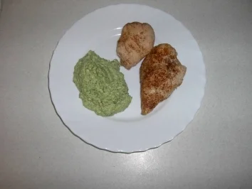 Broccolipüree mit Hähnchenbrustfilet - Rezept
