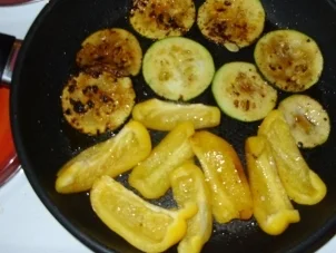 Abendbrötchen mit Gemüse und Putenstreifen - Rezept - Bild Nr. 2