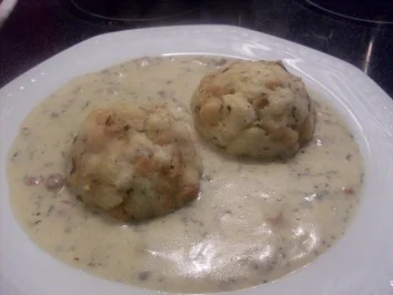 Pfifferlingssauce mit Semmelknödel - Rezept