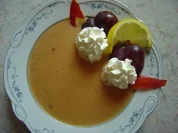 Pflaumen-Apfel-Kaltschale mit Sahne und Eierlikör - Rezept
